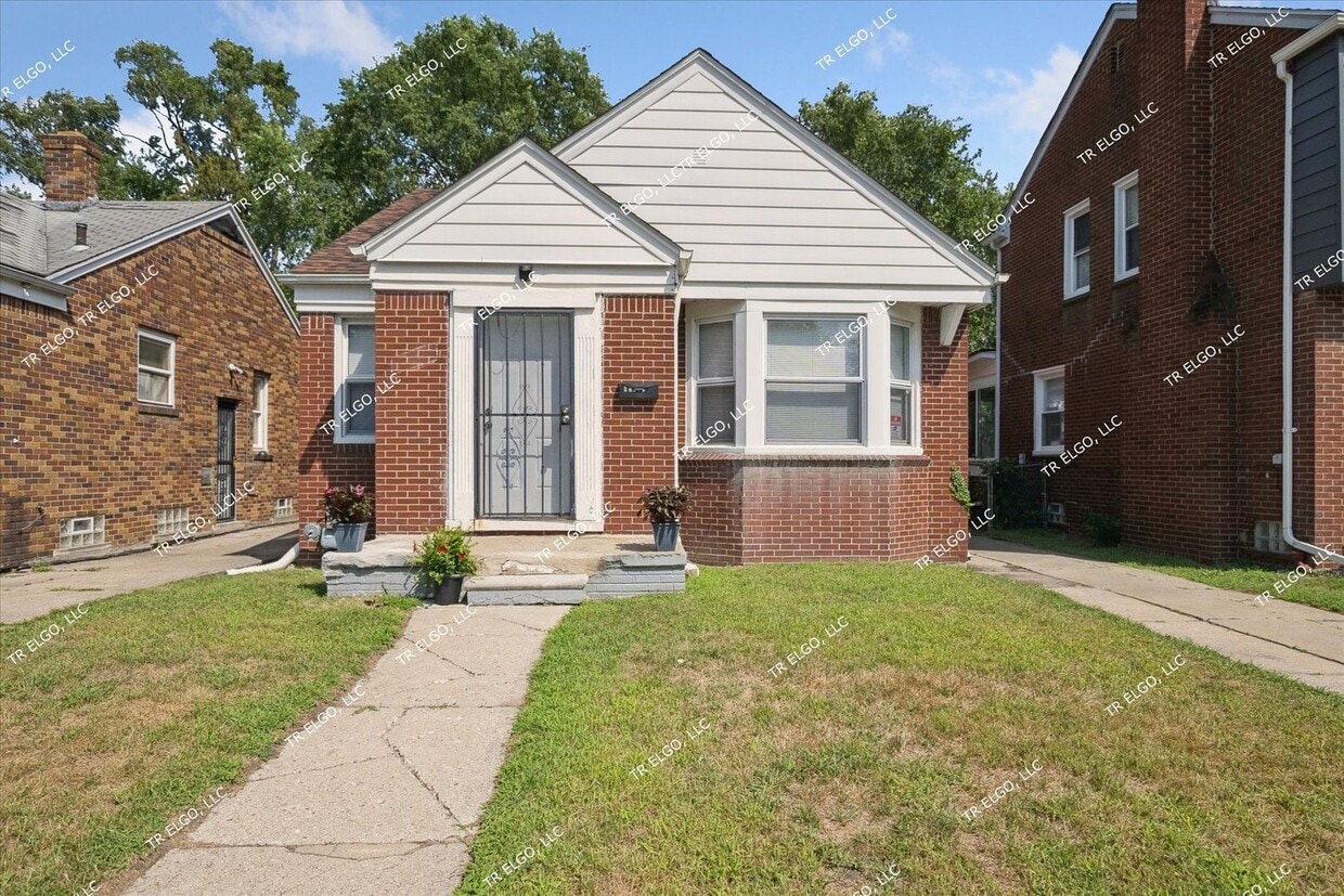 Foto principal - Charming 3-Bedroom Brick Ranch in highly d...