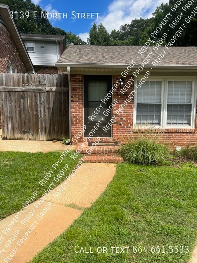 Building Photo - 2 Bedroom only 10 minutes to Downtown Gree...