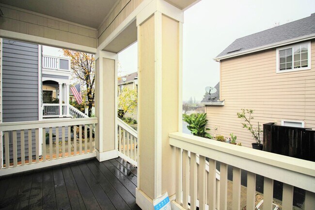 Foto del edificio - 2 Bedroom 2.5 Bath Home in Petaluma