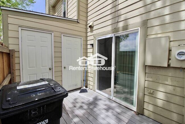 Building Photo - Don't miss this - 2BD/2.5BA End-unit Townhome in Indian Creek
