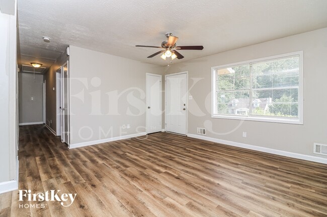 Building Photo - 362 Pine Valley Rd SW
