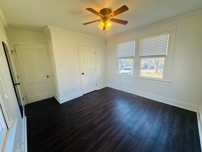 Building Photo - 105 Moultrie St