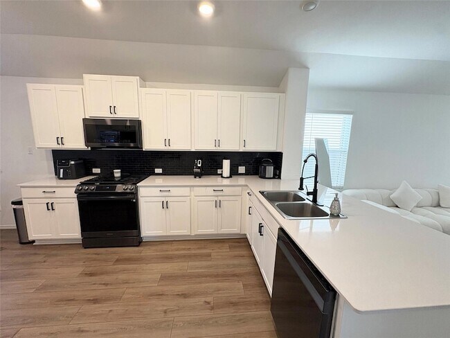 Foto del edificio - 322 Canley Lp