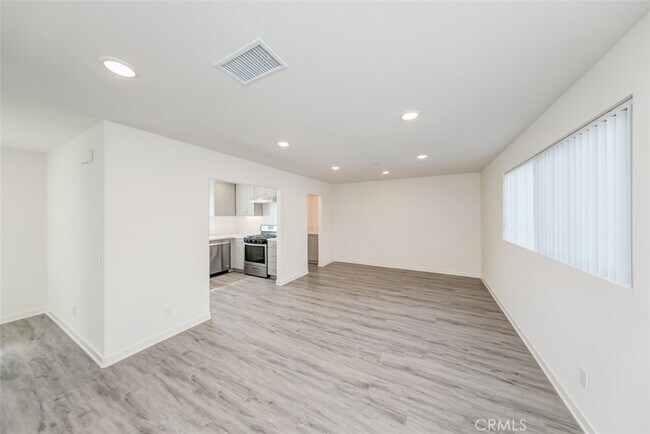 Foto del edificio - 9124 Huntington Dr