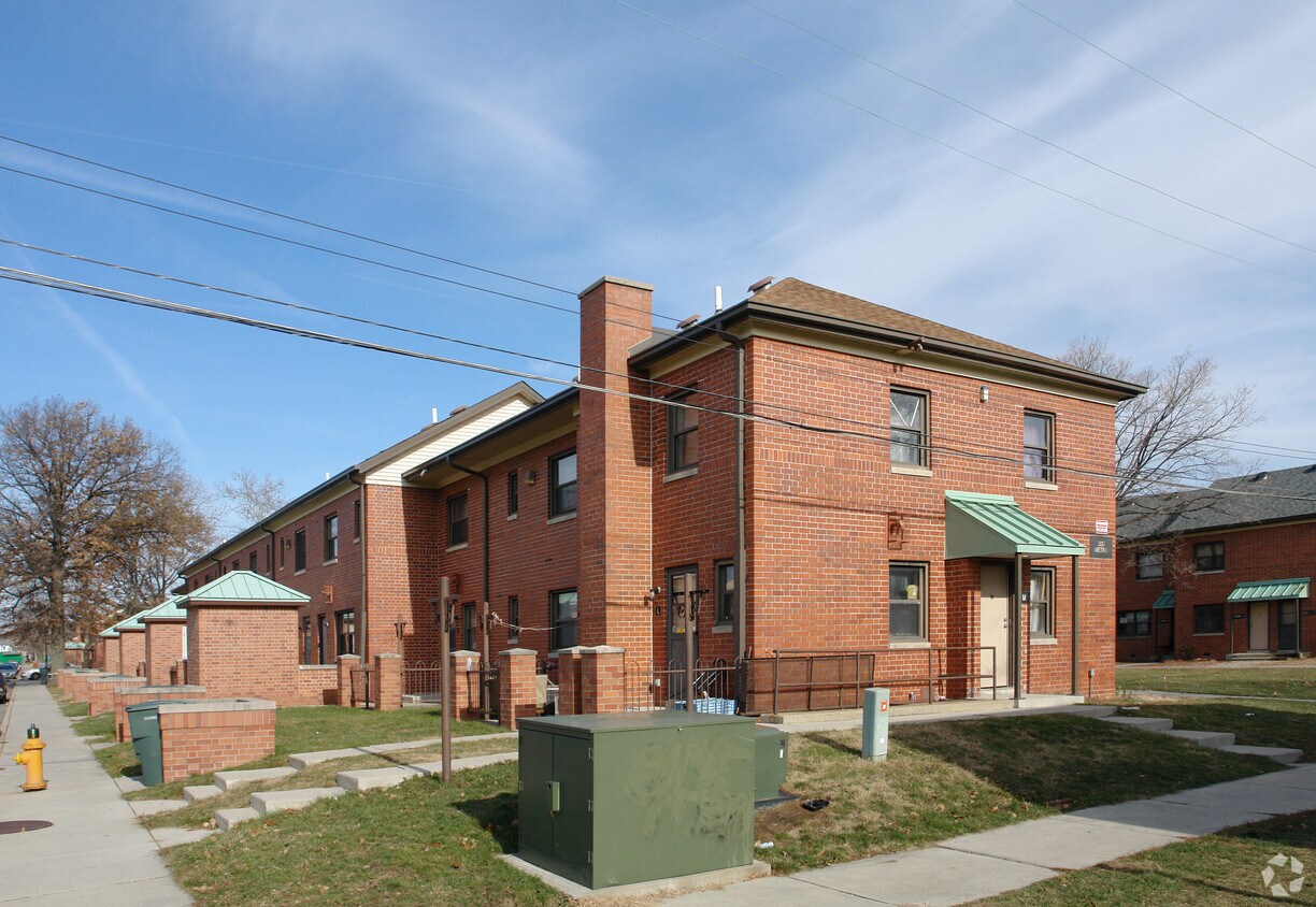 Primary Photo - 1227 Metro Ave