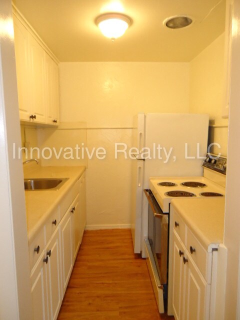 Building Photo - 3705 Edgewater Dr