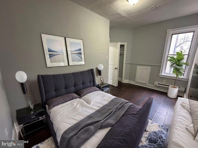 Foto del edificio - 1948 E Monmouth St