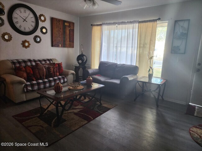 Foto del edificio - 1066 Galty Cir NE