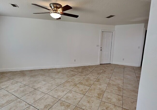 Photo - 202 Ramblewood Dr House