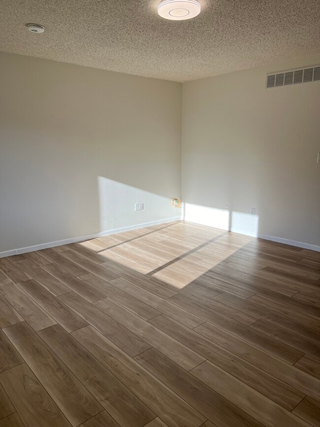 Building Photo - 1459 Westview Dr