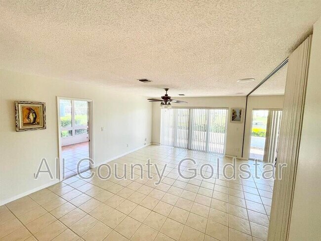 Foto del edificio - 437 Wexford Cir