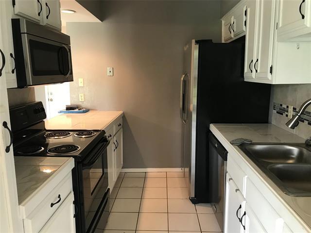 Building Photo - 31 Shady Brook Cir