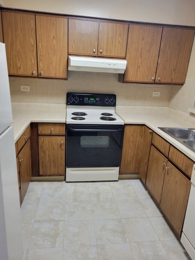 Building Photo - 33715 N Royal Oak Ln