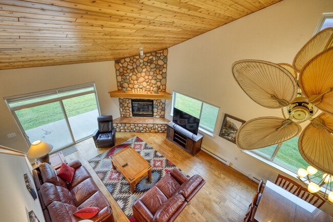 Building Photo - 313 Firelight Dr