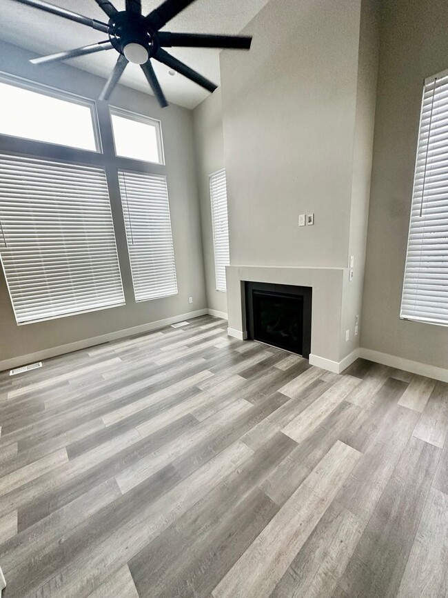 Foto del edificio - Beautiful 4 Bed 2.5 Bath Daybreak Townhouse