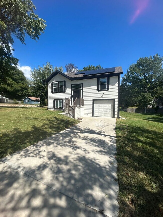 Foto del edificio - Coming November 2025! Spacious 4 Bed / 2 B...
