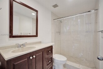 Building Photo - 10350 W Bay Harbor Dr