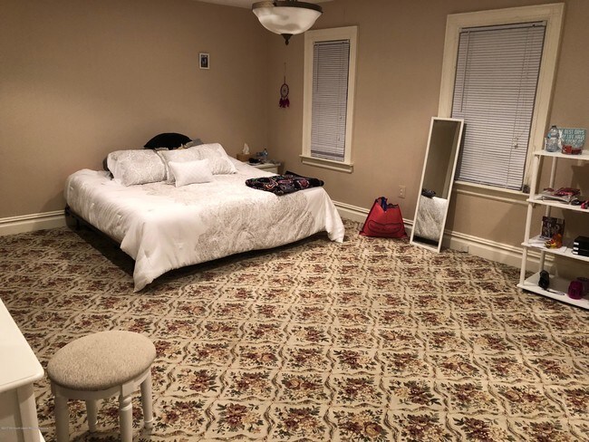 Foto del edificio - 102 Runyan Ave