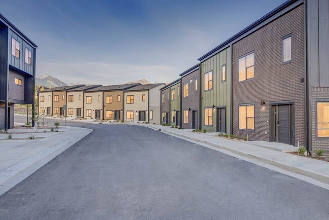 Building Photo - Trailside Townhomes