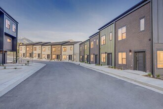 Building Photo - Trailside Townhomes