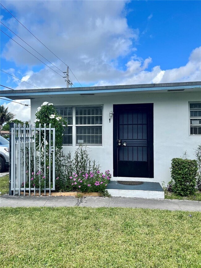 Building Photo - 3040 NW 135th St