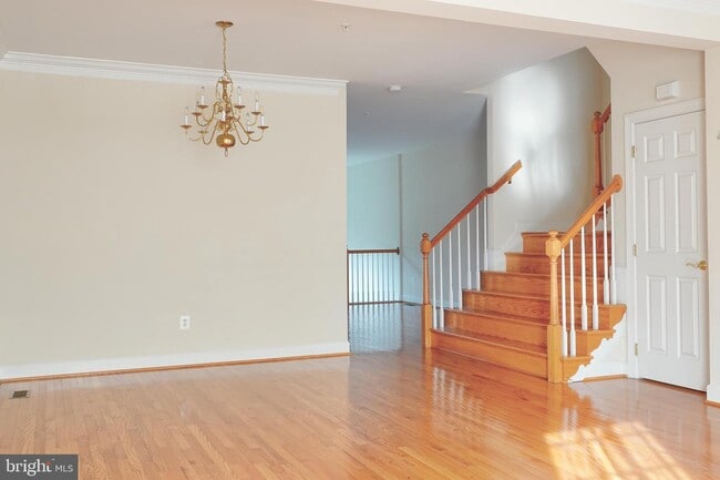 Building Photo - 1005 Crestfield Dr