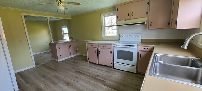 kitchen - 404 8th St