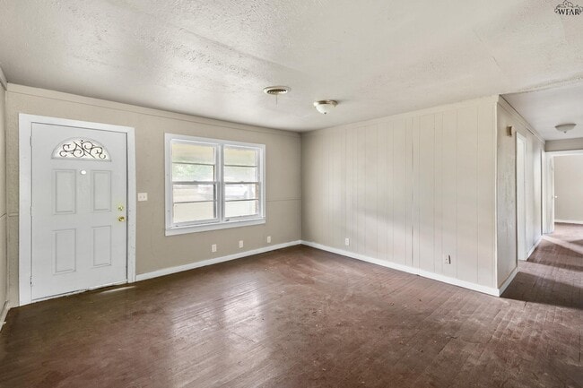 Building Photo - 207 County Rd