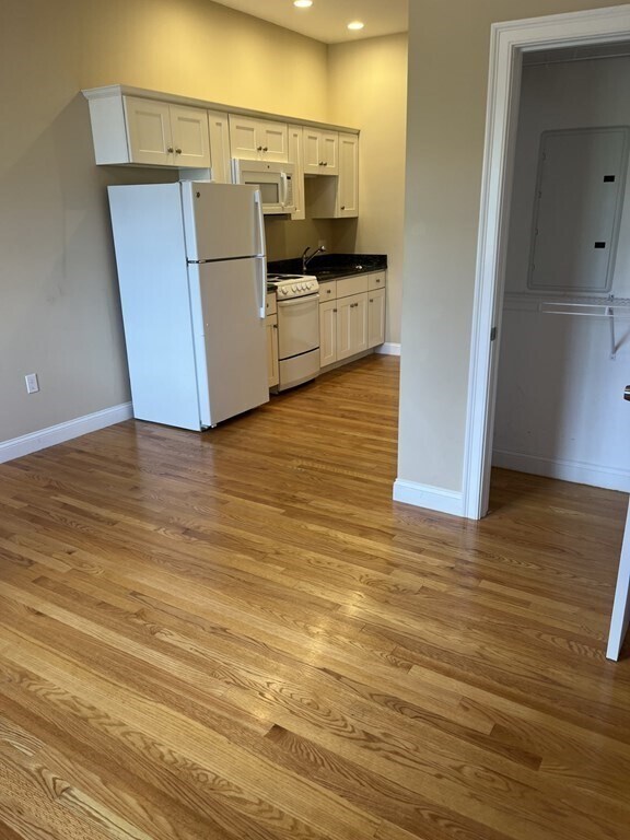 Building Photo - 60 Pearl St