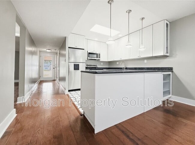 Foto del edificio - 892 Claydon Way