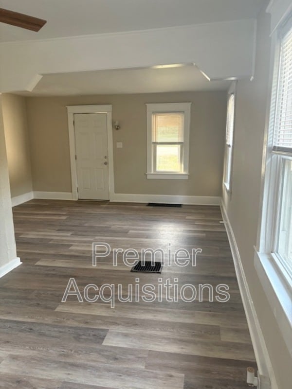 Building Photo - 3318 Fernwood Ave