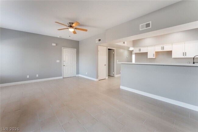 Foto del edificio - 5689 E Lake Mead Blvd