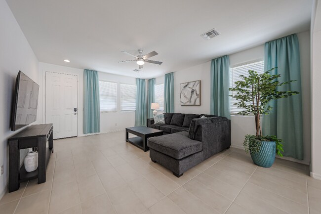 Foto del edificio - 3771 N 99th Dr