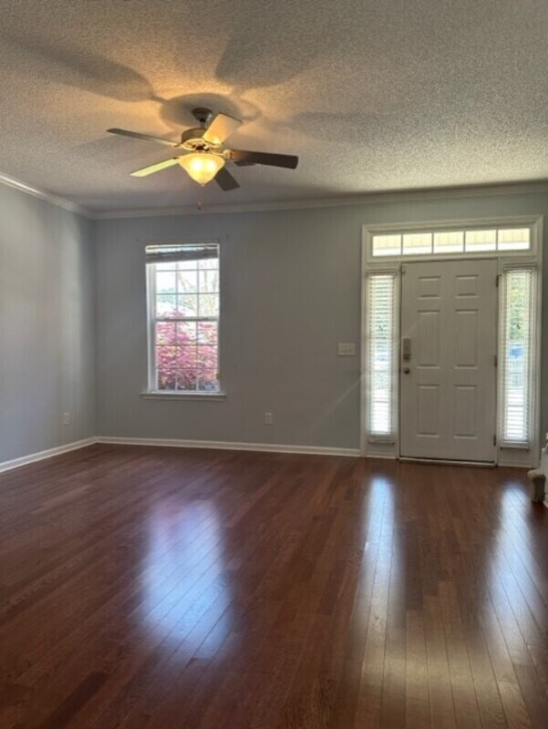 Building Photo - 310 Irvine Ct