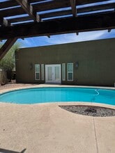 Building Photo - 903 E La Jolla Dr
