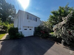 Building Photo - 722 Hillside Ave