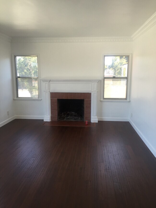 Bright extra-large Living Room with fireplace. - 4281 McClung Dr