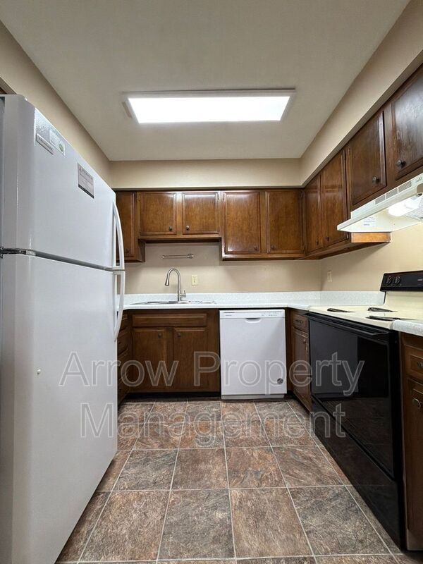 Building Photo - 3831 S 46th St