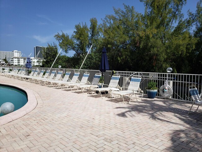 Foto del edificio - 2850 NE 14th Street Causeway