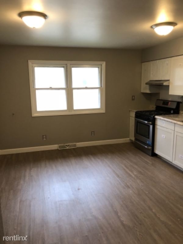 Building Photo - 301 Eaton Ave