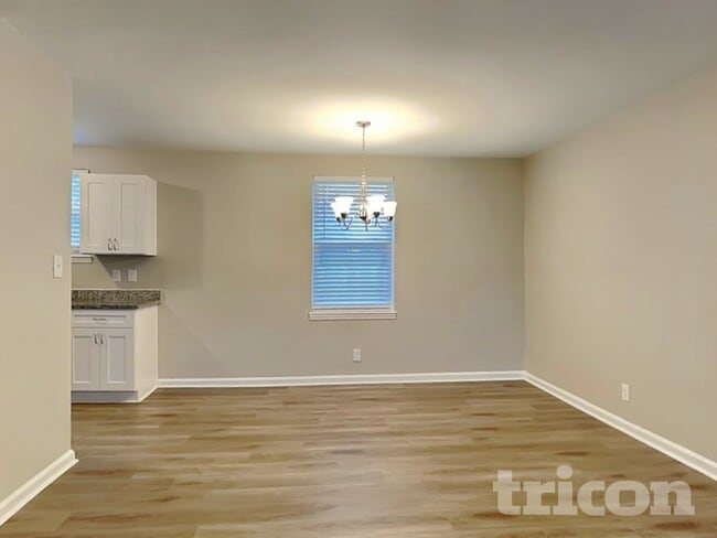 Foto del edificio - 213 Walnut Crest Dr