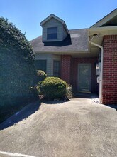 Building Photo - 101 Pinewood Dr