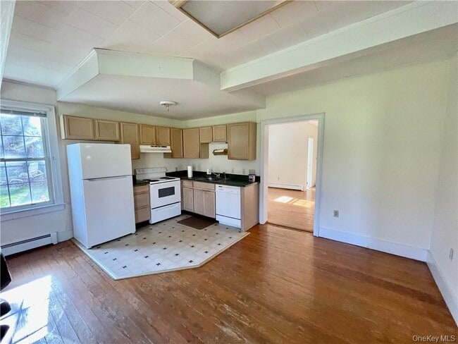 Building Photo - 17 Ribbecke Hill Rd