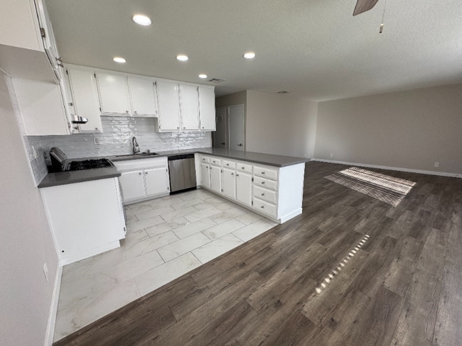 Foto del edificio - 623 E Cedar Ave