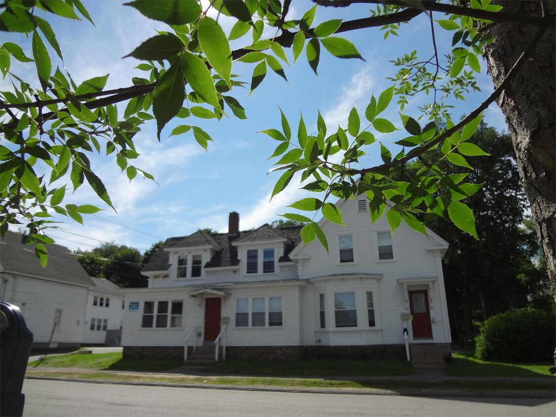 54 Langdon St Unit C1, Plymouth, NH 03264 Apartment for Rent in