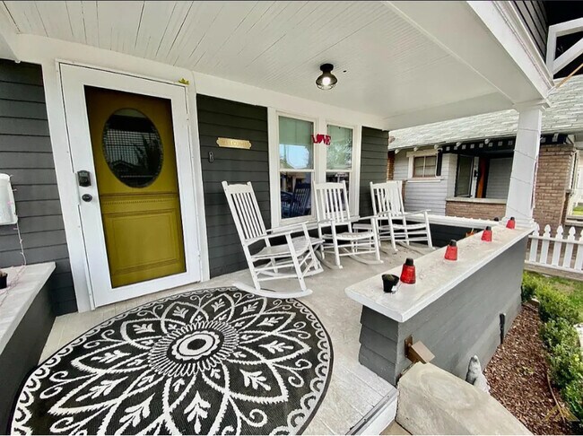 Foto del edificio - 1725 Maple Ave