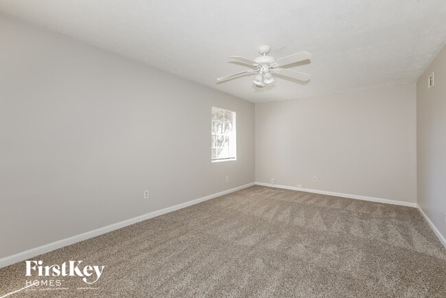 Foto del edificio - 8822 Ashwood Dr