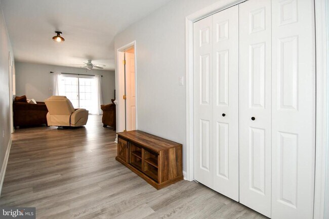 Foto del edificio - 10049 Meleen Dr