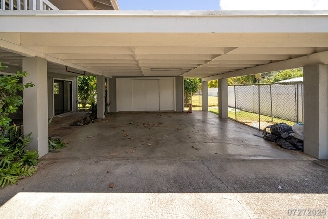 Building Photo - Beautiful and Large 3 bedroom 2.5 bath SFH...