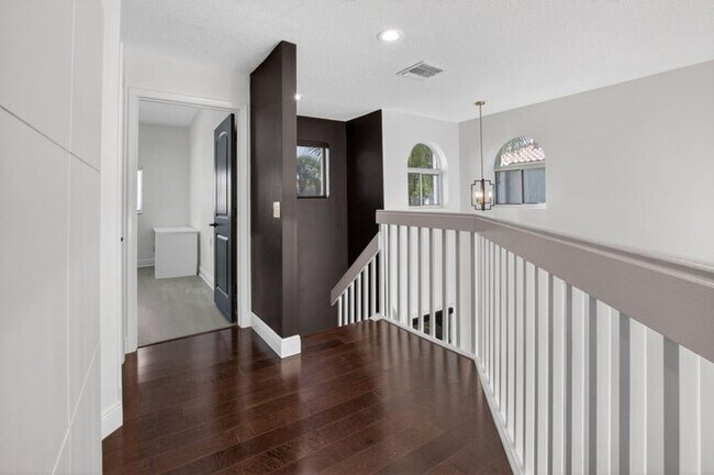 Foto del edificio - 10530 Lake Vista Cir